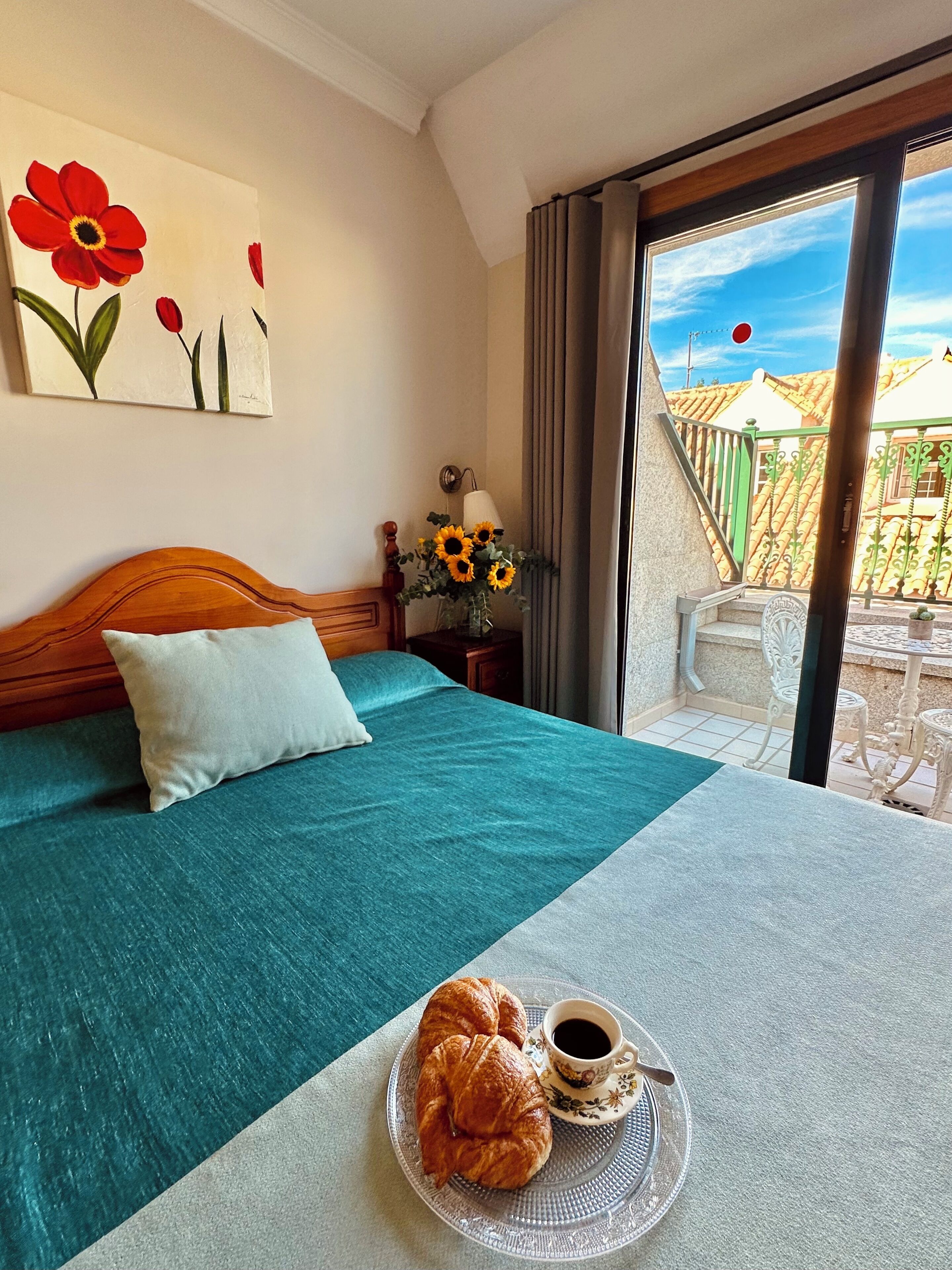 Literie de qualité supérieure, bureau, fer et planche à repasser