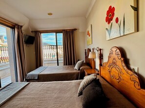 Kahden hengen huone | Ylelliset vuodevaatteet, työpöytä, silitysrauta/-lauta, vauvansängyt