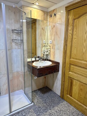 Free toiletries, bidet, towels - Hotel Reyesol (Fuengirola)