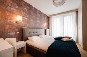 In-room safe, individually decorated, individually furnished, desk - inQse Wroclaw | Centre (Wroclaw)