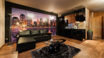 One-bedroom Superior Apartment for 4 people | 1 bedroom, in-room safe, individually decorated, individually furnished