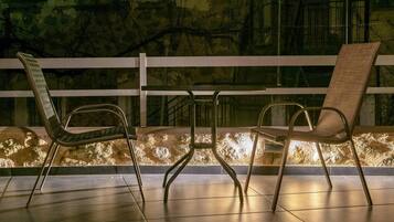 Deluxe Bungalow, 1 Bedroom, Kitchenette, Mountain View | Terrace/patio