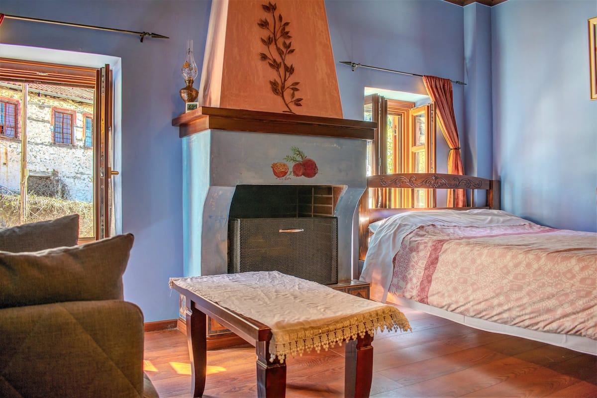 Standard Room (Meteora View) | Blackout drapes, soundproofing, iron/ironing board, WiFi (free)