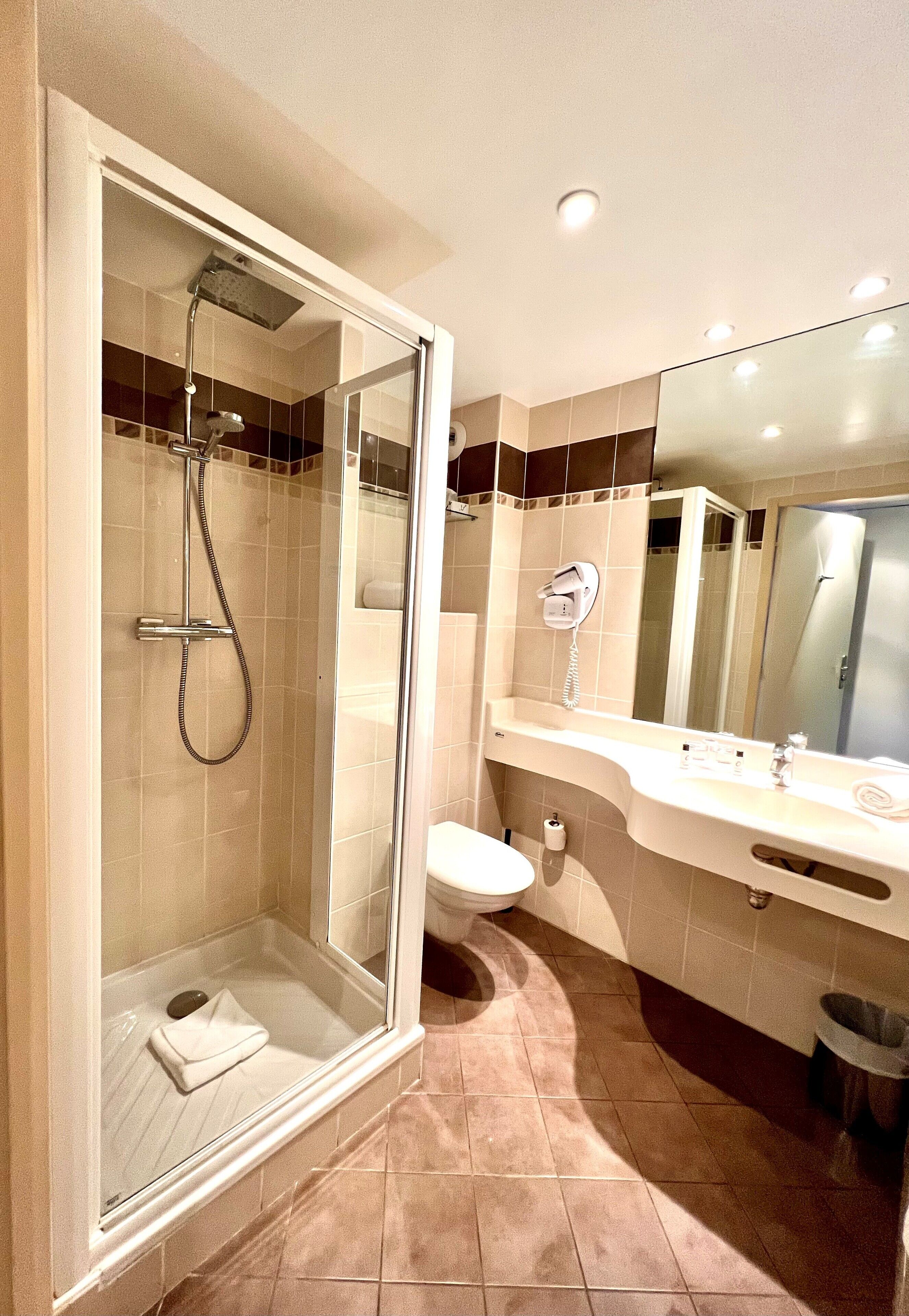 shower, free toiletries, hair dryer, towels