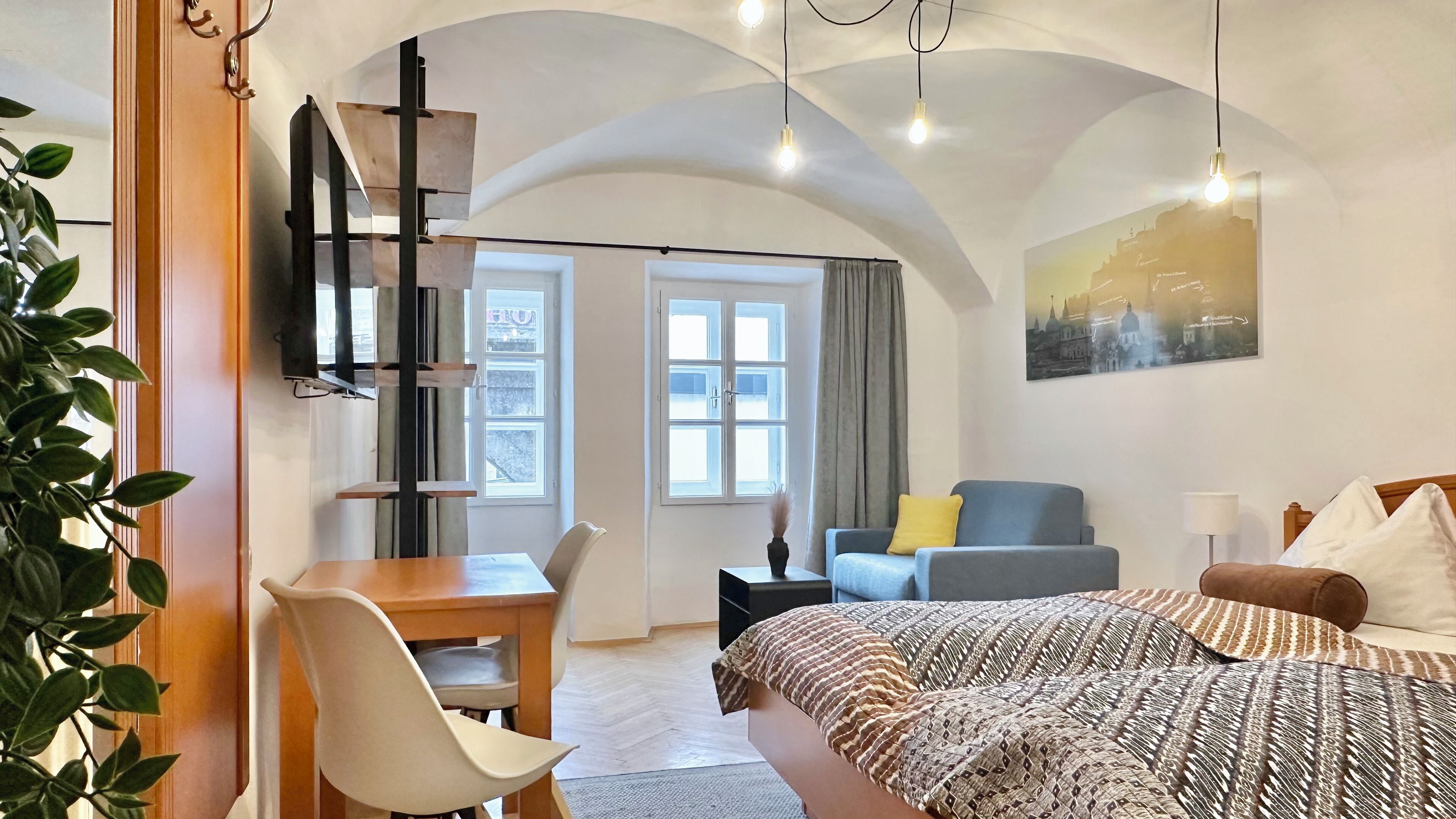 Standard-Doppelzimmer, Stadtblick | Individuell dekoriert, Schreibtisch, kostenloses WLAN, Bettwäsche