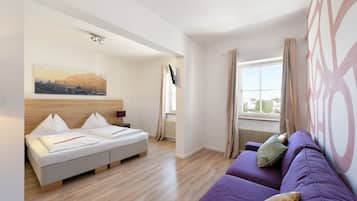 Suite, 1 Schlafzimmer (Krone) | Individuell dekoriert, Schreibtisch, kostenloses WLAN, BettwÀsche