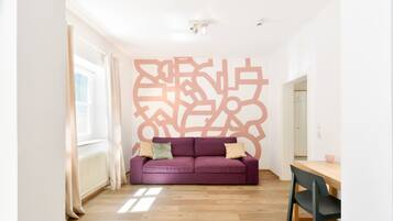 Suite, 1 Schlafzimmer (Krone) | Wohnzimmer | Flachbildfernseher