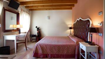 Minibar, in-room safe, individually decorated, individually furnished