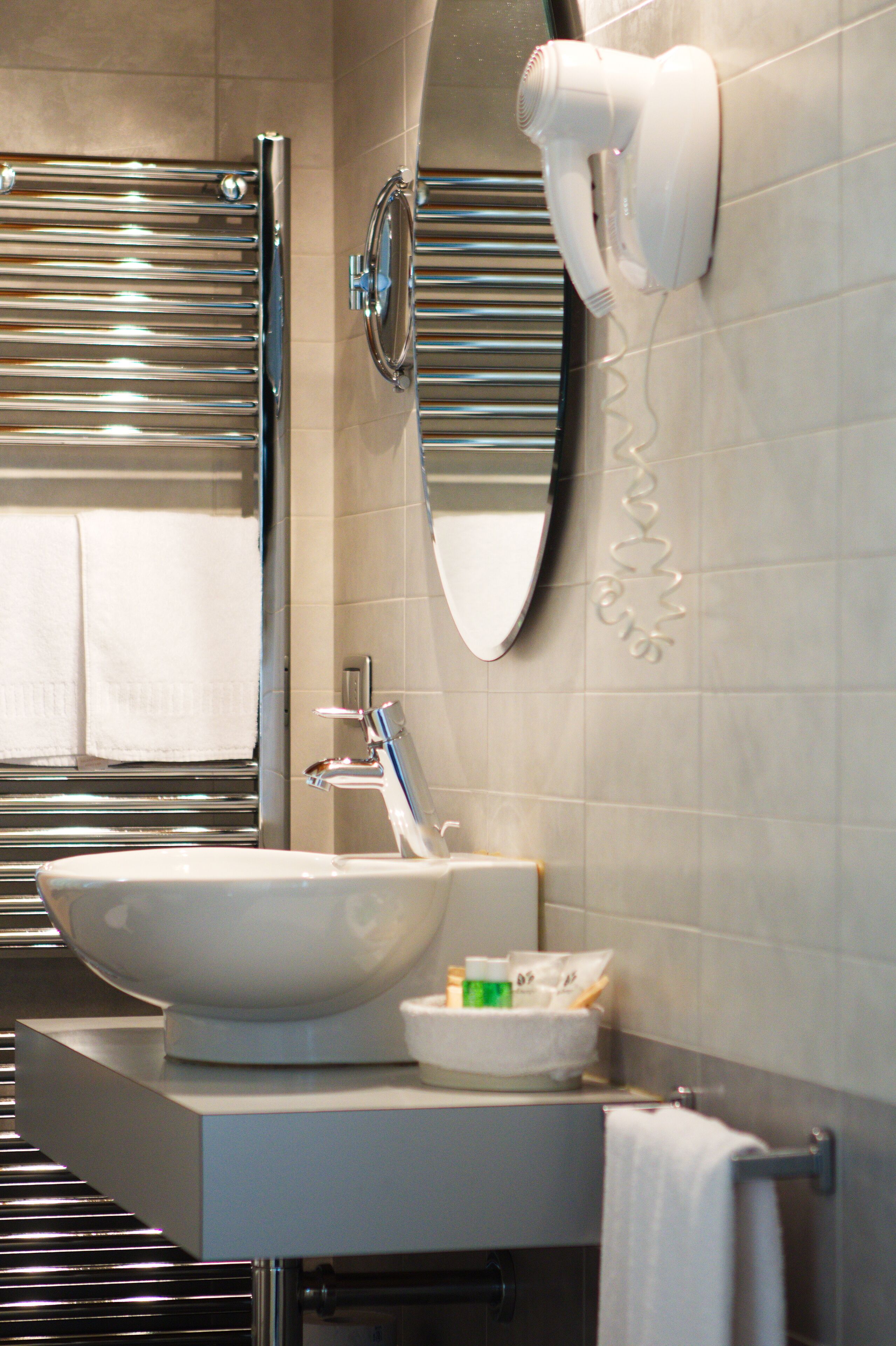 single room | bathroom | shower, free toiletries, hair dryer, slippers