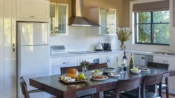 Loft Cottage | Private kitchen | Full-sized fridge, microwave, stovetop, dishwasher