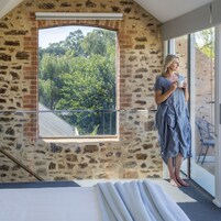 Barn Cottage  | Premium bedding, individually decorated, individually furnished