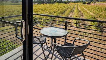 Loft Cottage | Balcony view