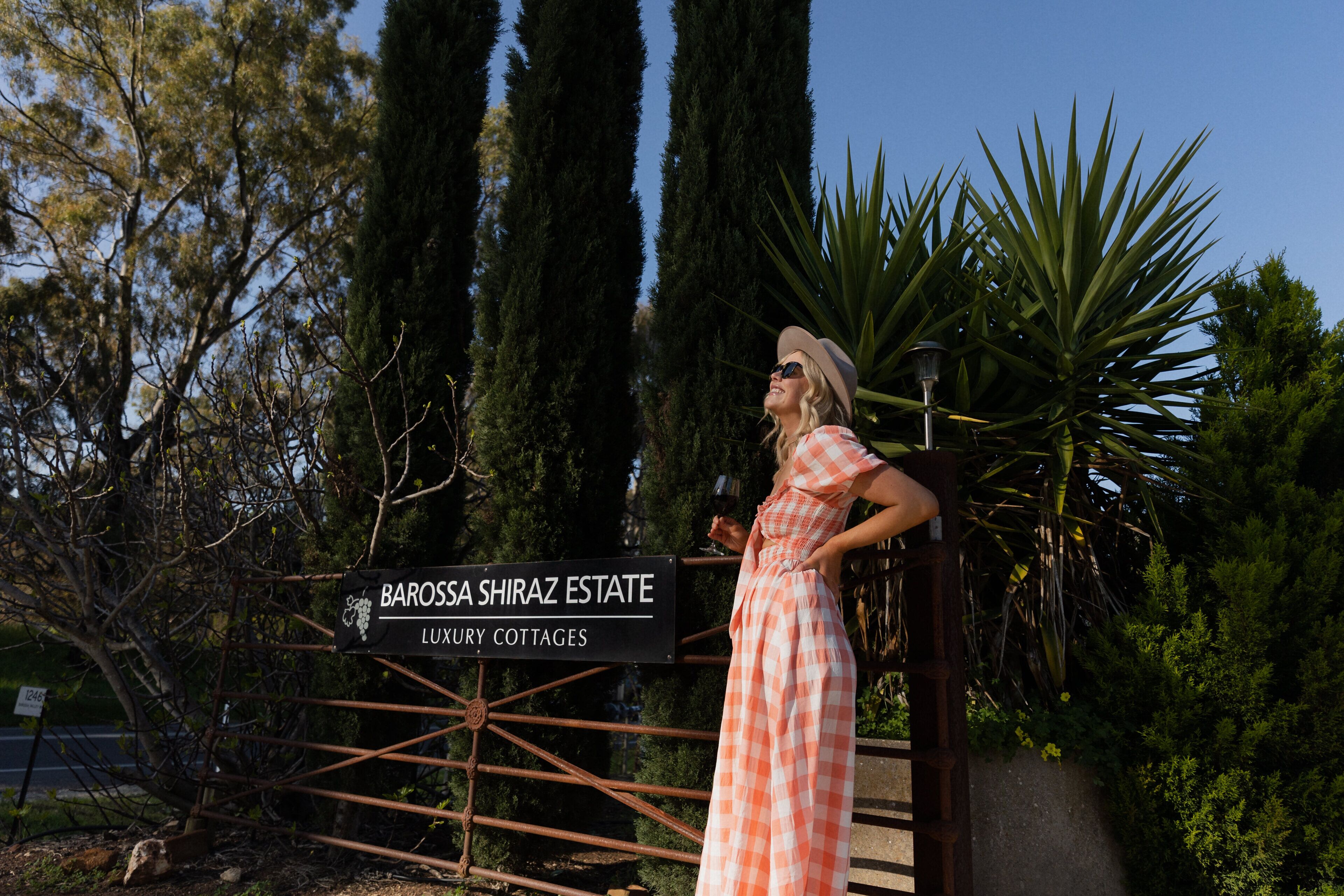 Schild für Barossa Shiraz Estate Luxury Cottages.