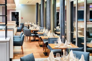 Breakfast, lunch, dinner served; German cuisine, garden views  - Seehotel am Stausee (Gerolstein)