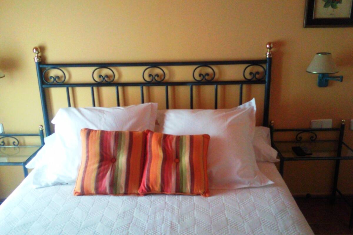 standard double room | desk, iron/ironing board, rollaway beds, free wifi