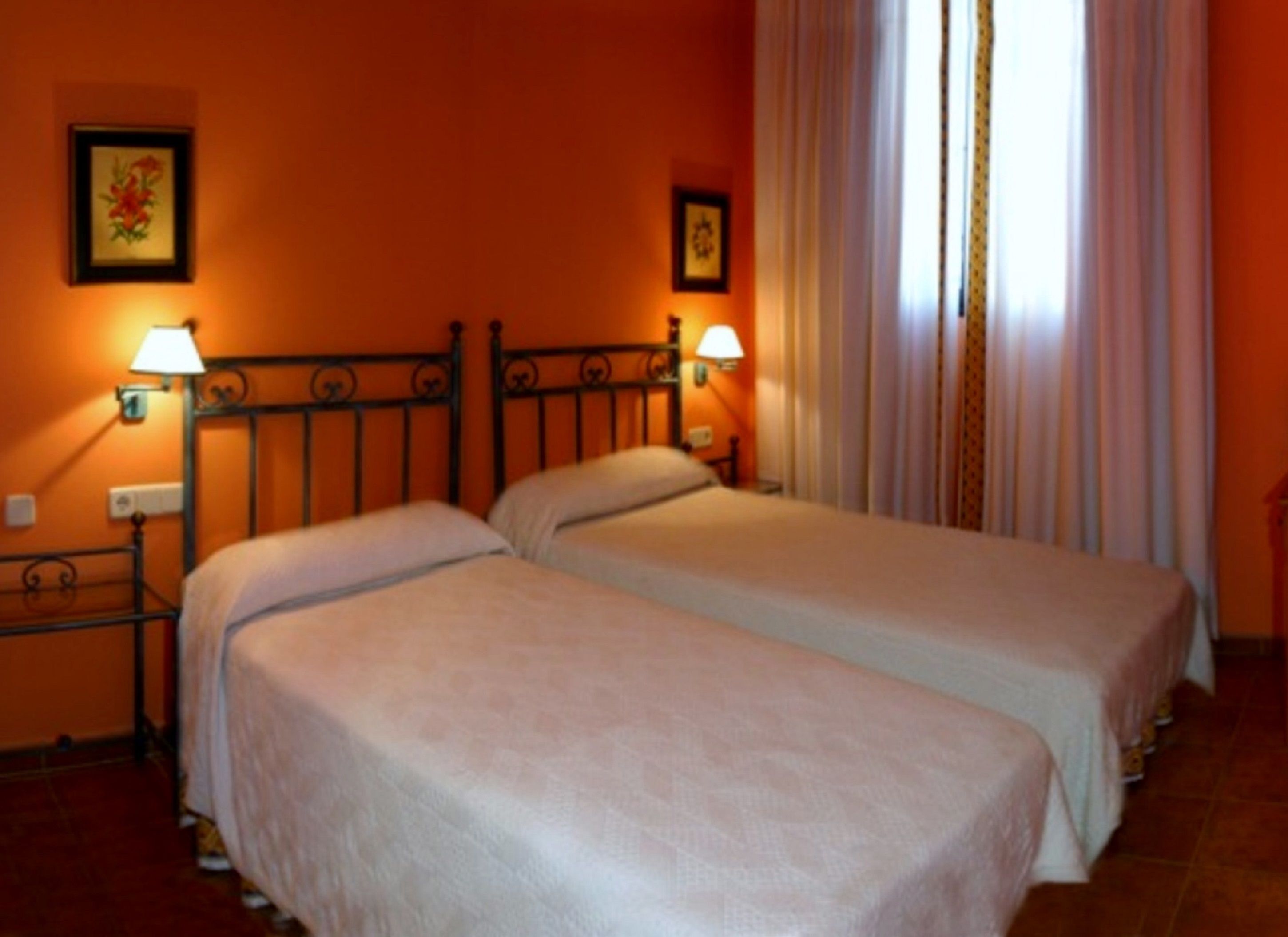 Desk, iron/ironing board, rollaway beds, free WiFi