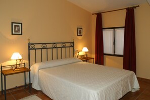 Desk, iron/ironing board, rollaway beds, free WiFi - Hotel La Casa Rural (Chinchon)