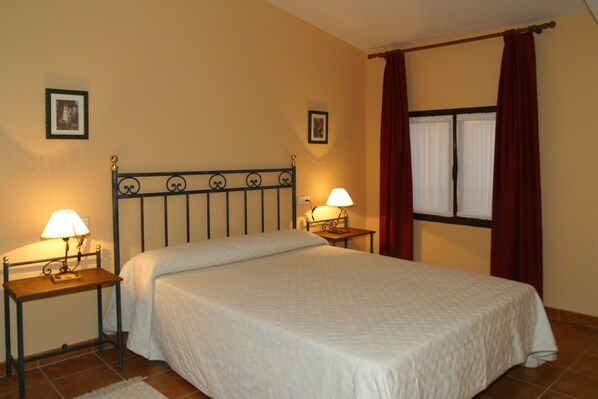 Desk, iron/ironing board, rollaway beds, free WiFi