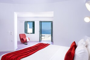 Deluxe Suite, Hot Tub, Sea View | Minibar, in-room safe, desk, soundproofing - Avant Garde Suites (Santorini)
