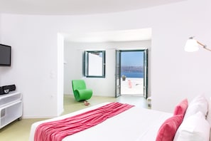 Standard Room, Hot Tub, Sea View | Minibar, in-room safe, desk, soundproofing - Avant Garde Suites (Santorini)