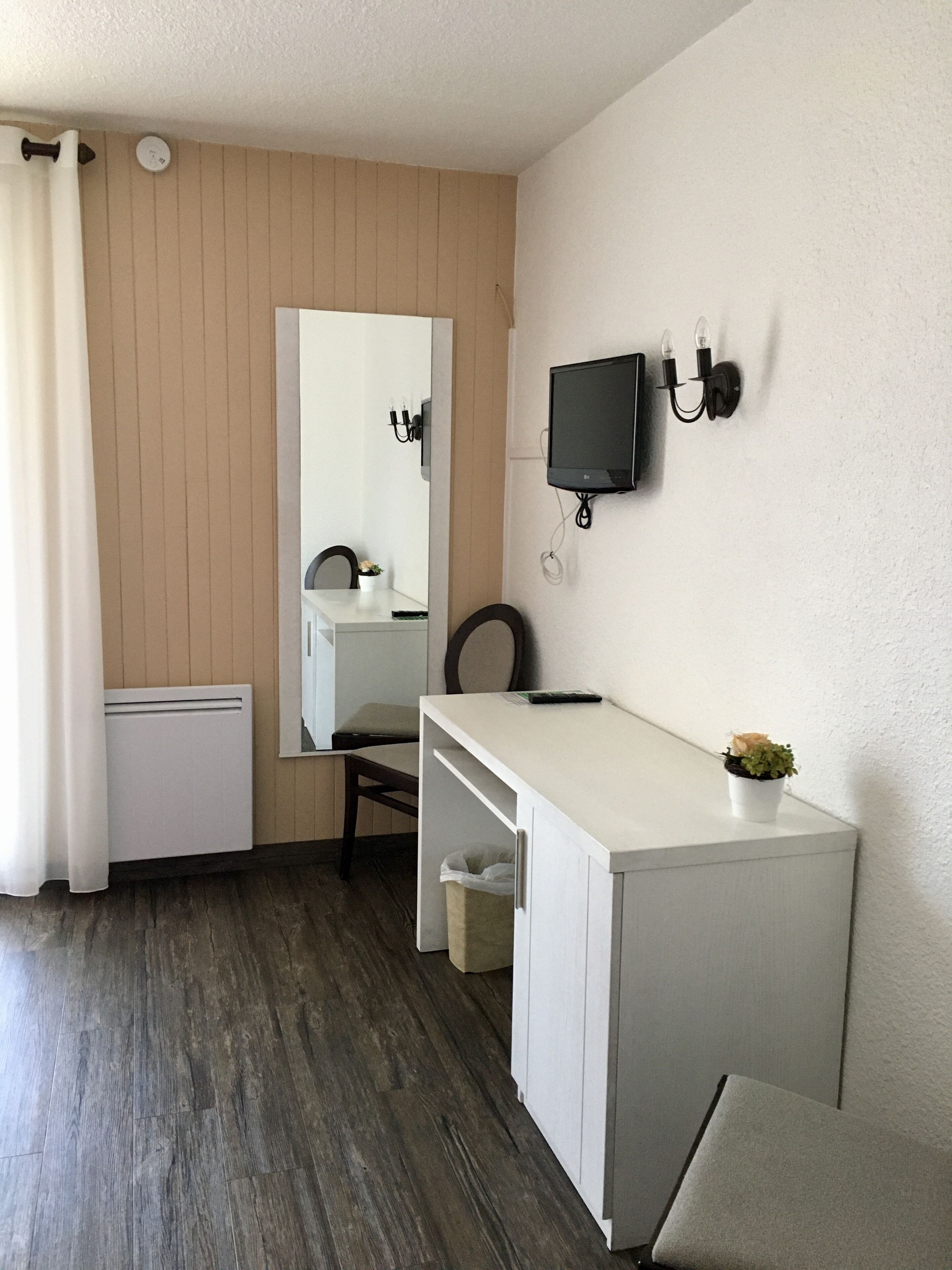 desk, iron/ironing board, free wifi, bed sheets