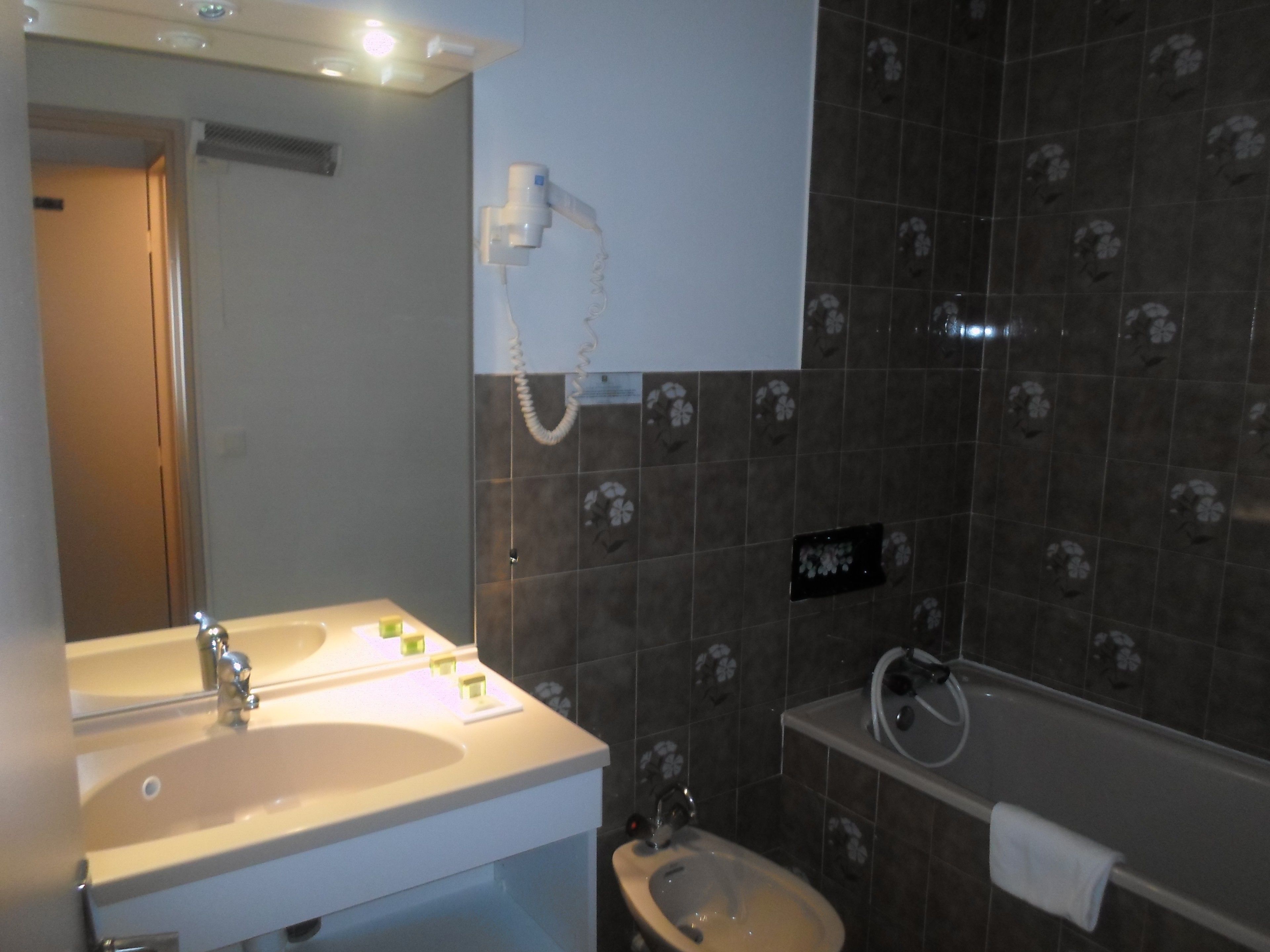 triple room, 3 single beds | bathroom | free toiletries, hair dryer, bidet, towels