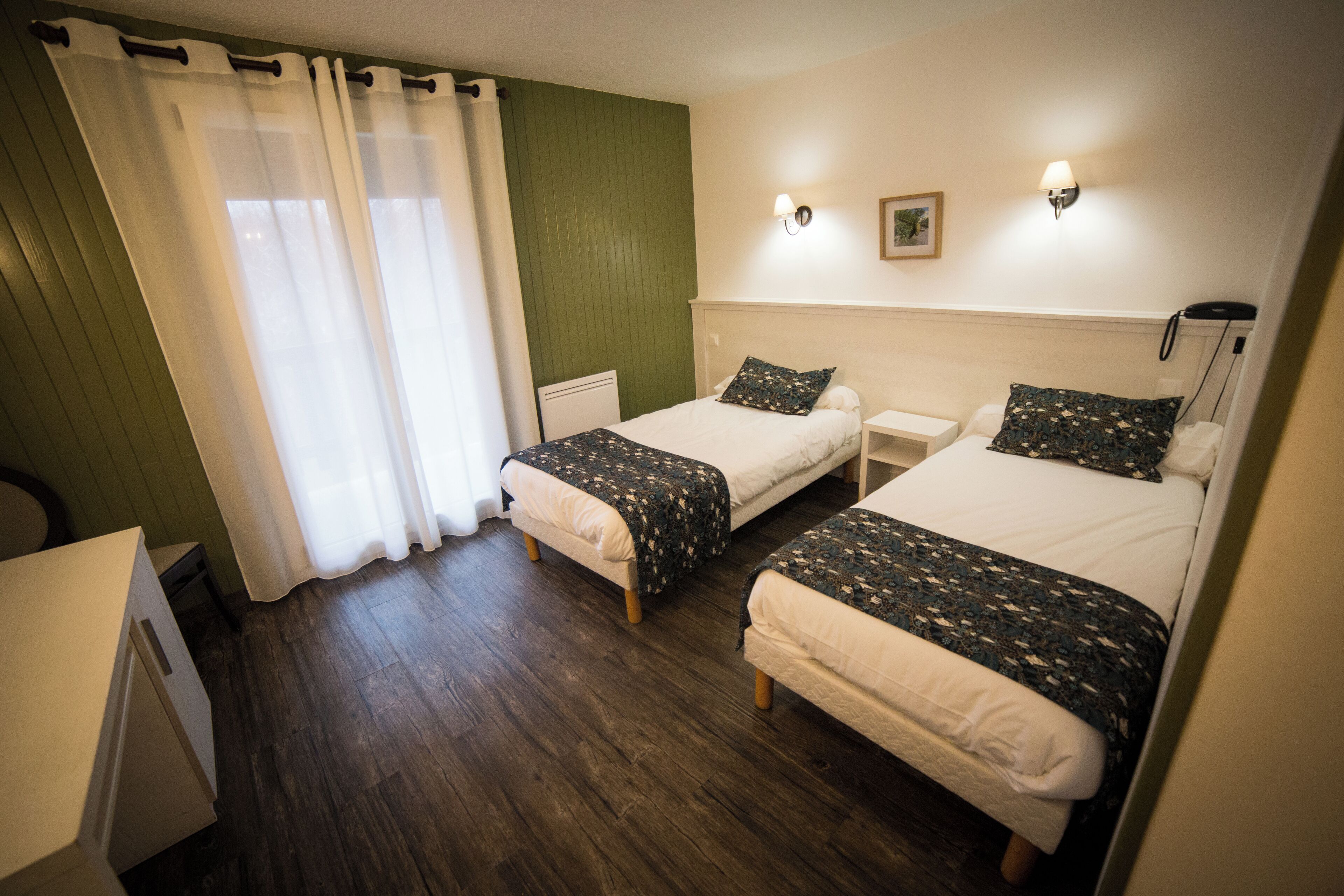 twin room | desk, iron/ironing board, free wifi, bed sheets