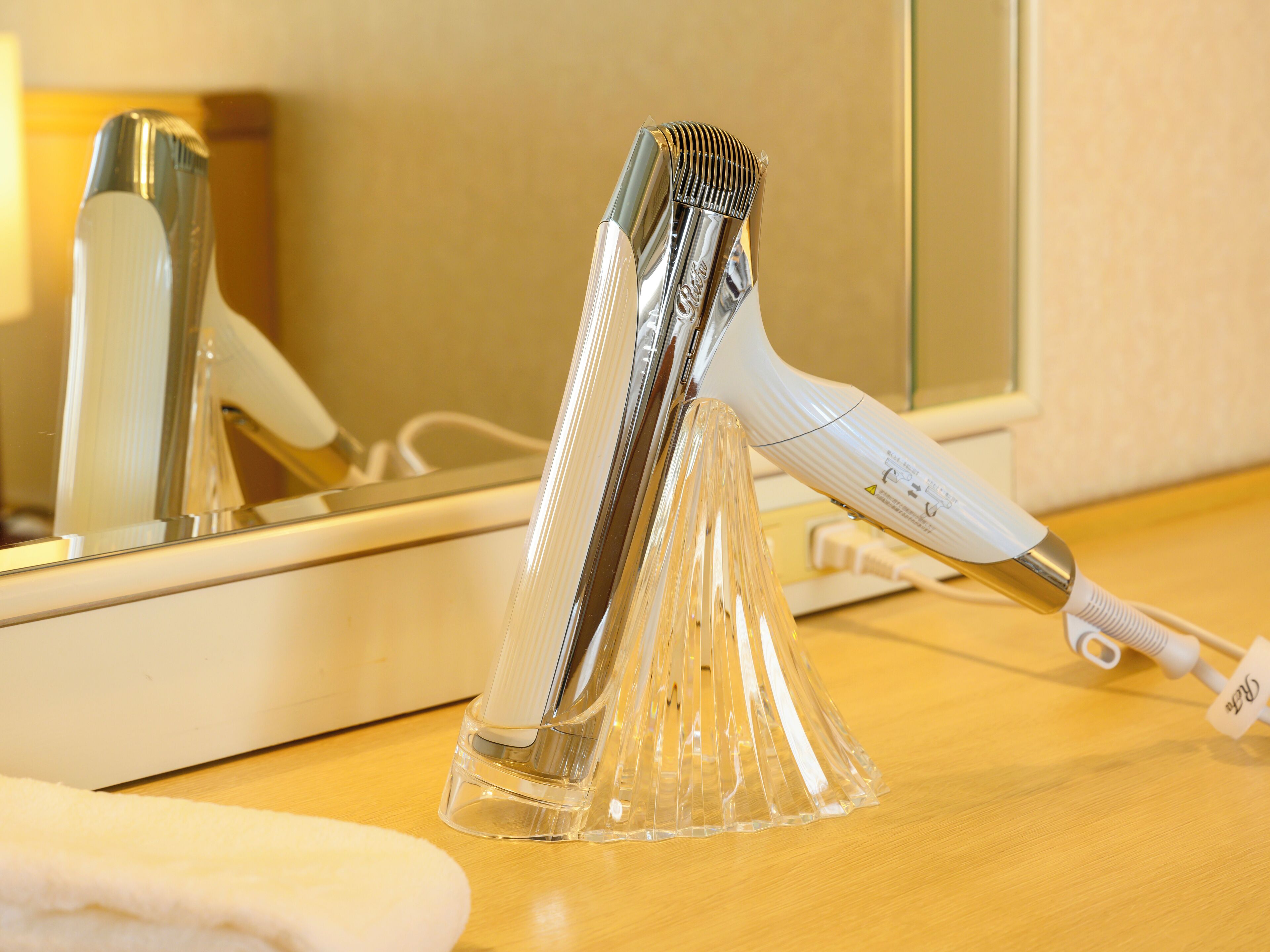 combined shower/bathtub, free toiletries, hair dryer, slippers