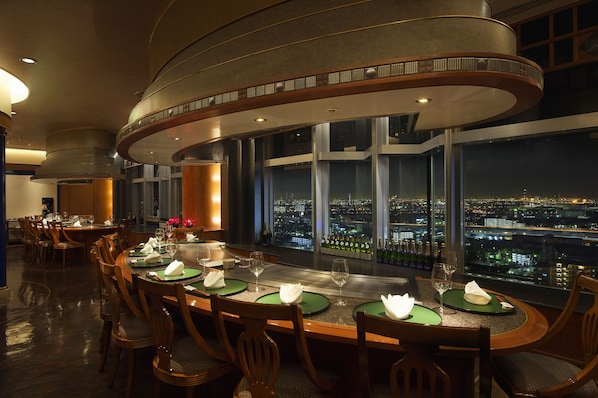4 restaurants; breakfast, lunch, and dinner served - Miyako Hotel Amagasaki (Amagasaki)