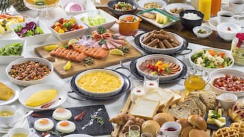 Daily cooked-to-order breakfast for a fee