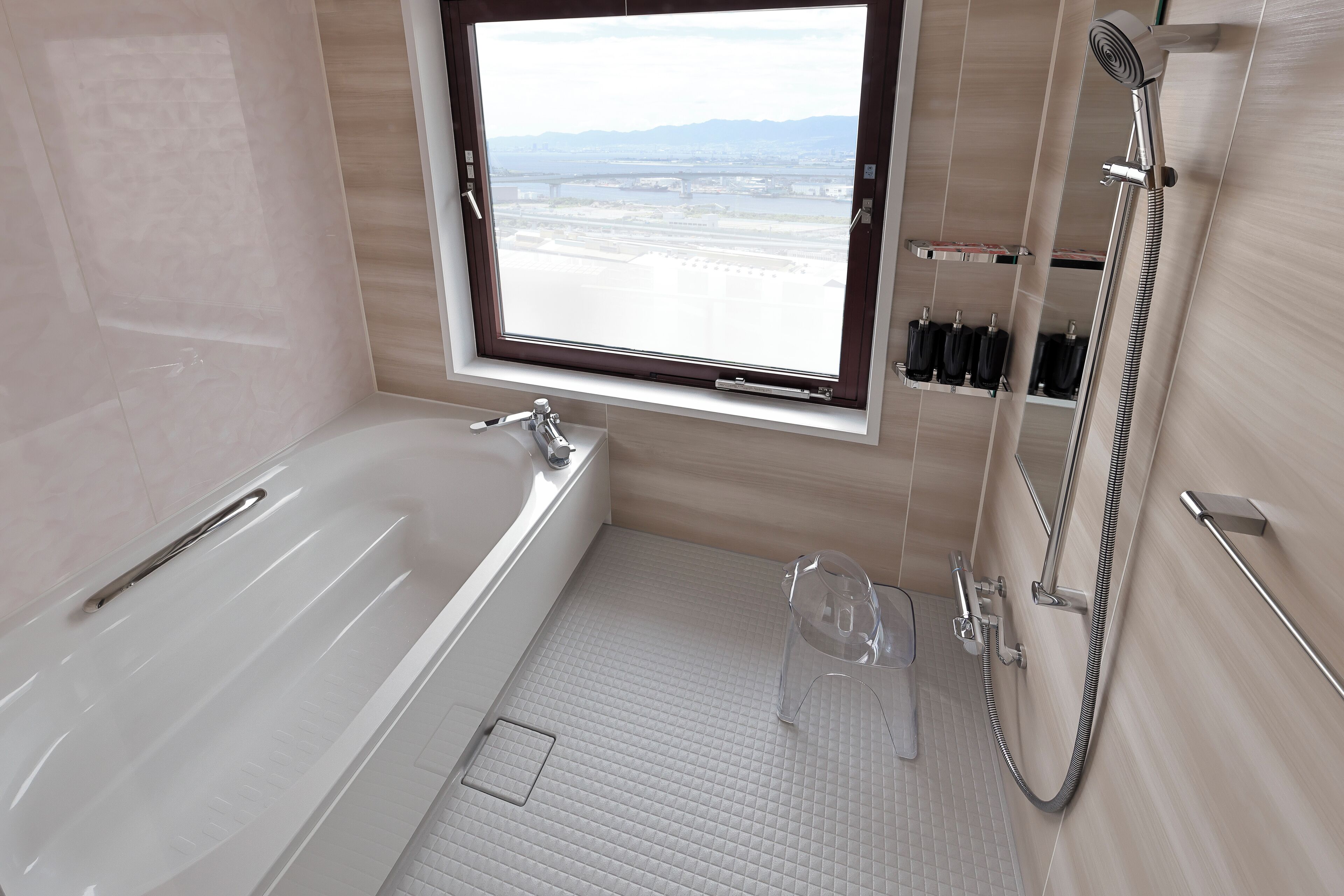 top floor premier corner twin room, non smoking | bathroom | combined shower/bathtub, free toiletries, hair dryer, slippers