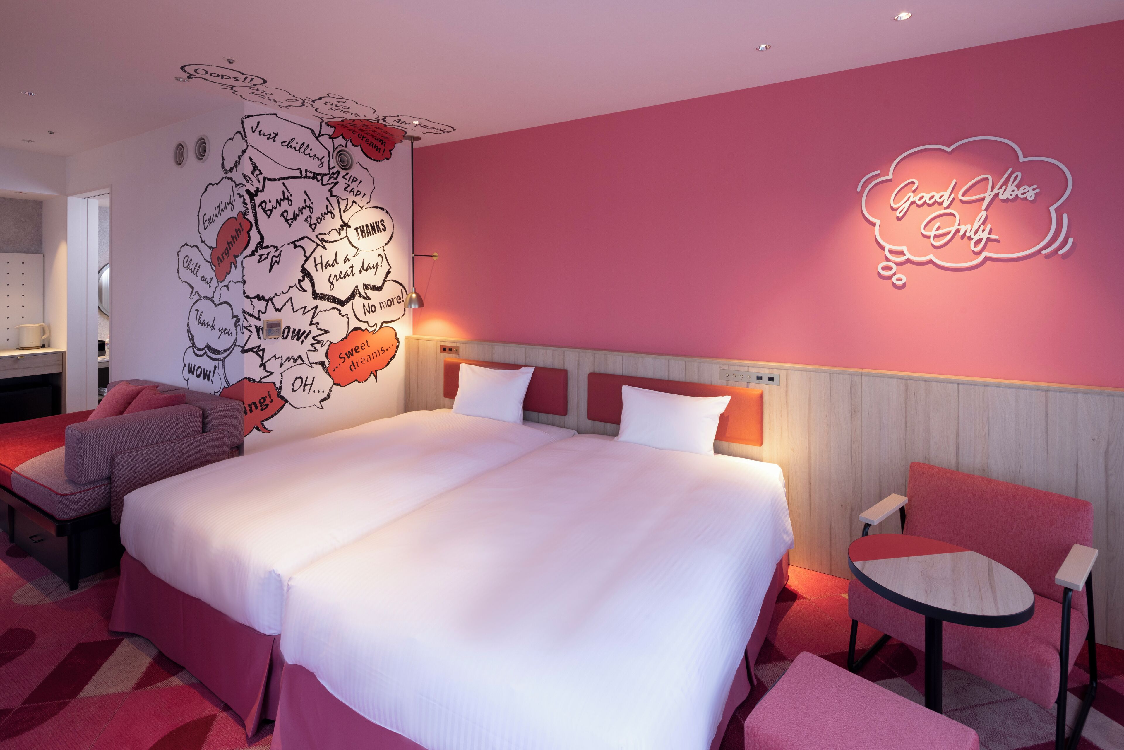 deluxe corner room, non smoking | in-room safe, free wifi, bed sheets