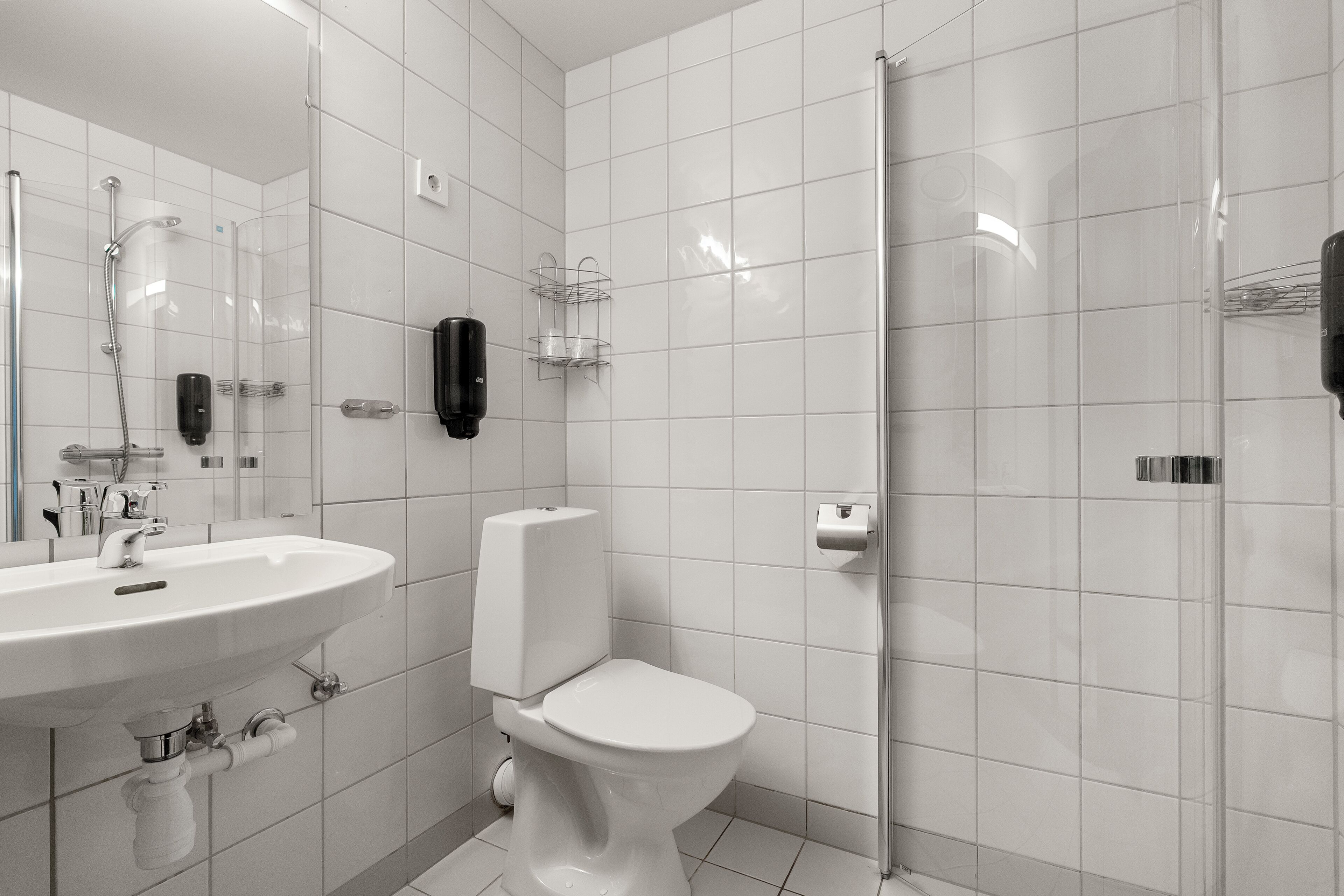 single room | bathroom | towels