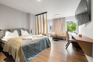 Superior Room | Laptop workspace, soundproofing, iron/ironing board, free WiFi - Kinn Hotell Florø (Kinn)