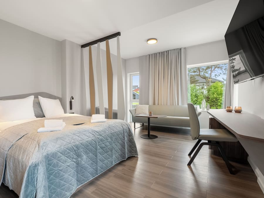 Laptop workspace, soundproofing, iron/ironing board, free WiFi