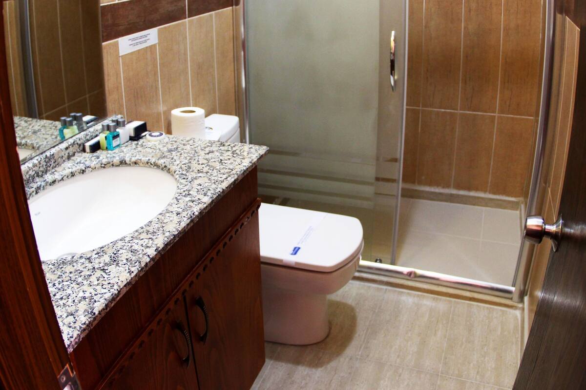 standard twin room, 2 single beds | bathroom | shower, free toiletries, hair dryer, slippers