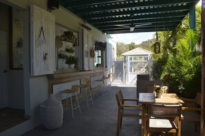 Bar junto a la alberca