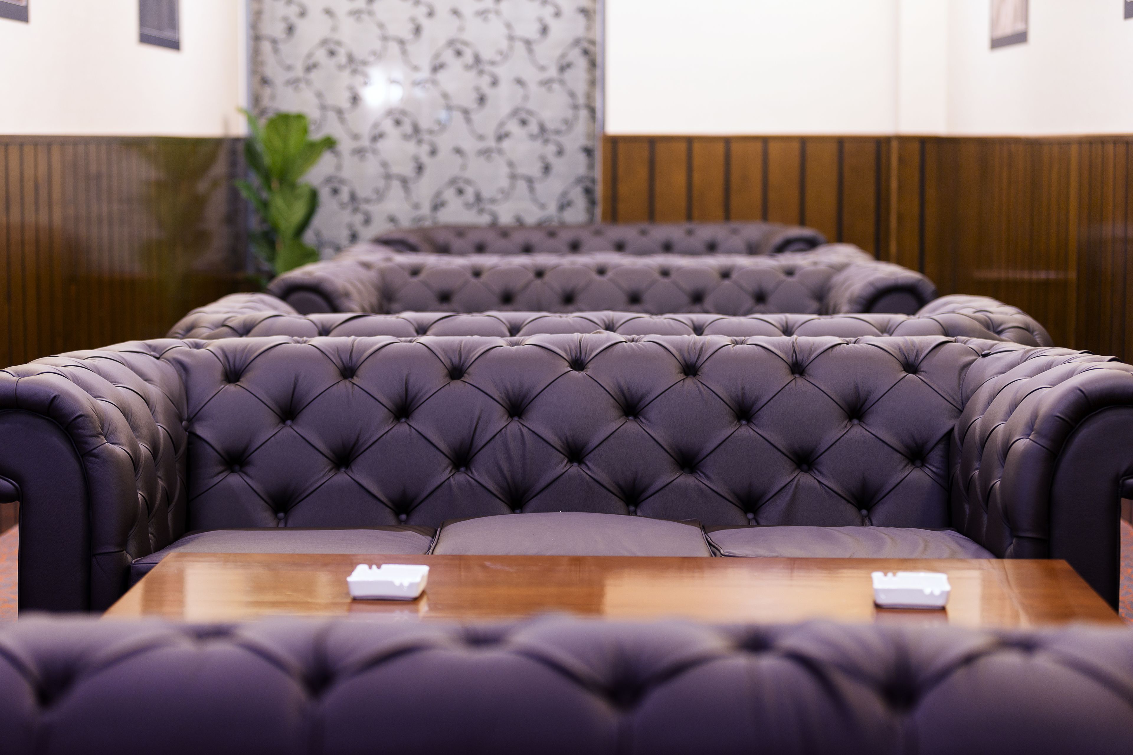 2 bars/lounges, lobby lounge