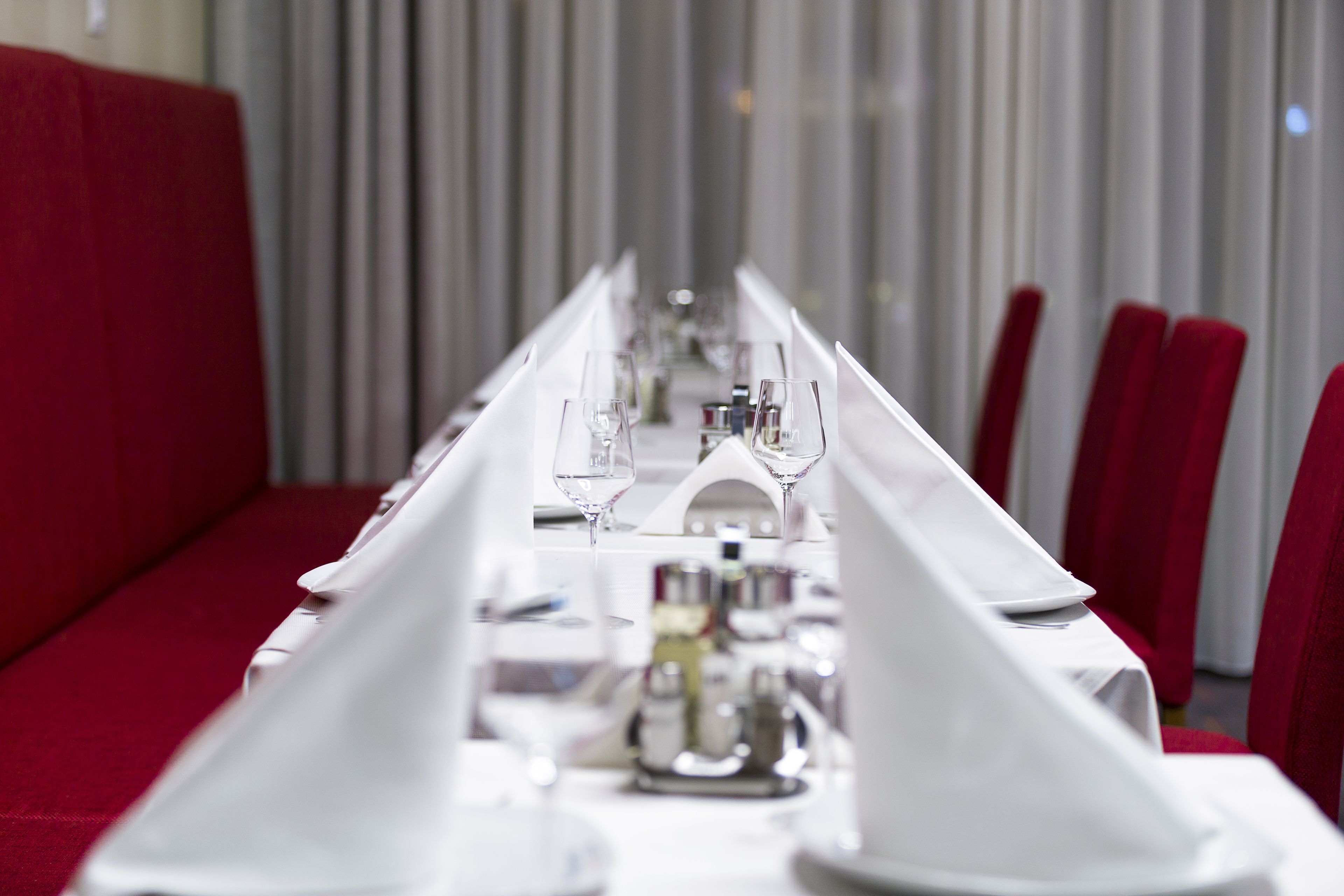 breakfast, lunch, dinner served; international cuisine