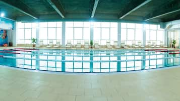 Indoor pool, sun loungers