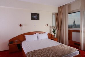 Minibar, in-room safe, desk, free WiFi - Hotel Moldova (Iasi)