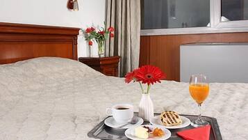 Minibar, una cassaforte in camera, una scrivania, Wi-Fi gratuito