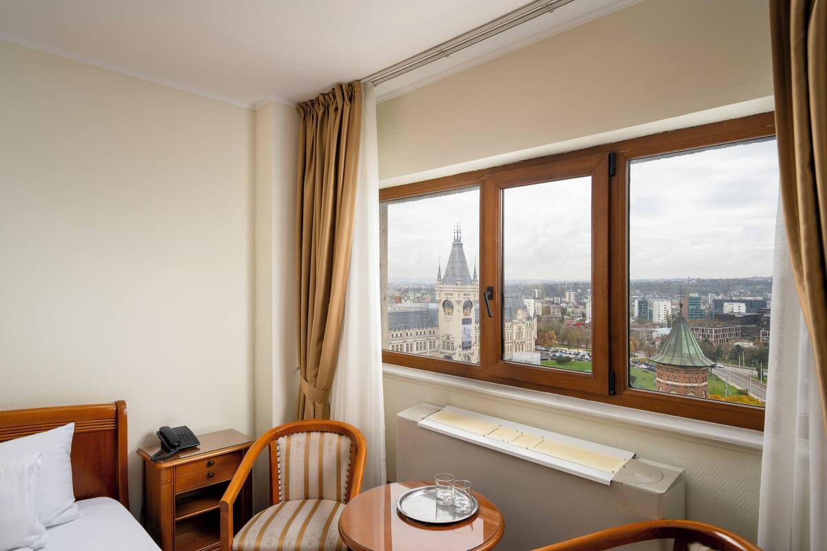 Minibar, in-room safe, desk, free WiFi
