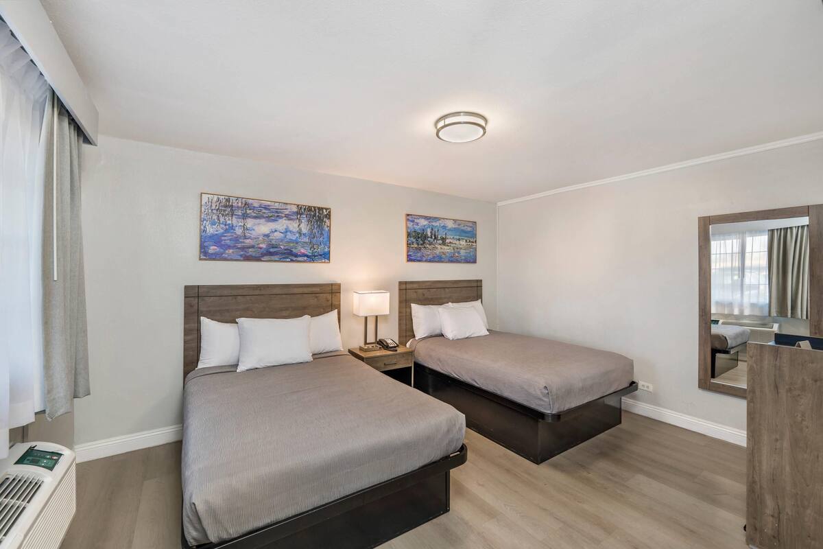 Standard Room, 2 Double Beds, Non Smoking | WiFi (free)