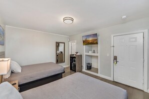 Standard Room, 2 Double Beds, Non Smoking - Rodeway Inn Stockton Highway 99 (Stockton)