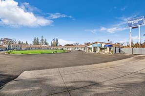 Exterior - Rodeway Inn Stockton Highway 99 (Stockton)