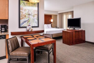 Colchones con pillow-top, escritorio y espacio para trabajar con laptop 