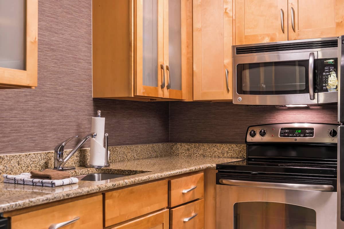 suite, 2 bedrooms | pillow-top beds, desk, laptop workspace, iron/ironing board