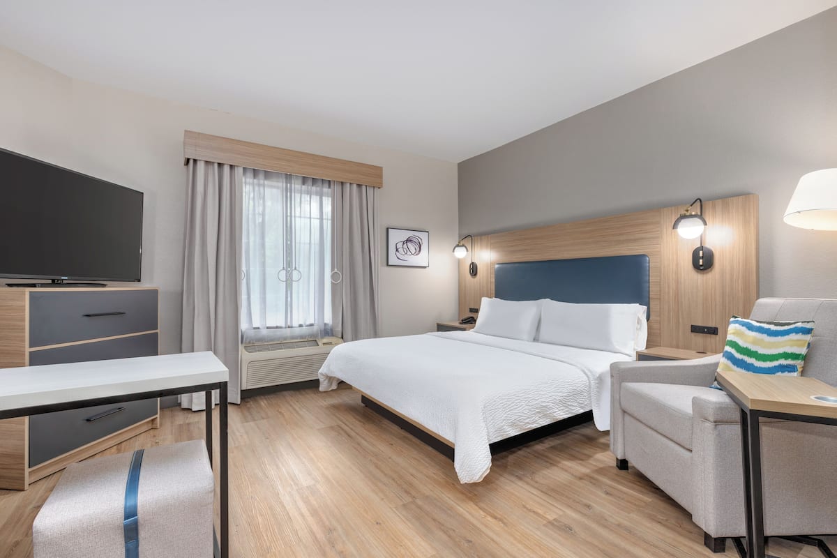 1 bedroom, desk, laptop workspace, blackout drapes