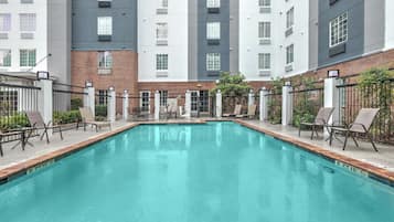 Outdoor pool, open 10 AM to 10 PM, pool loungers